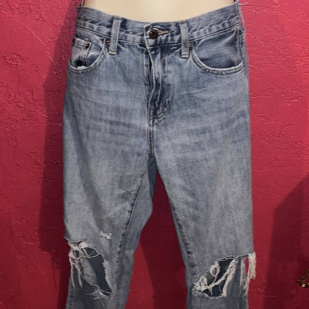 Pistola light wash distressed thrashed jeans. Sz 25.
